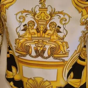 希少【VERSACE】Barocco Goddessパッチエンブロイダリーパーカー I ♡ バロック バスローブ ブラック | VERSACE JP